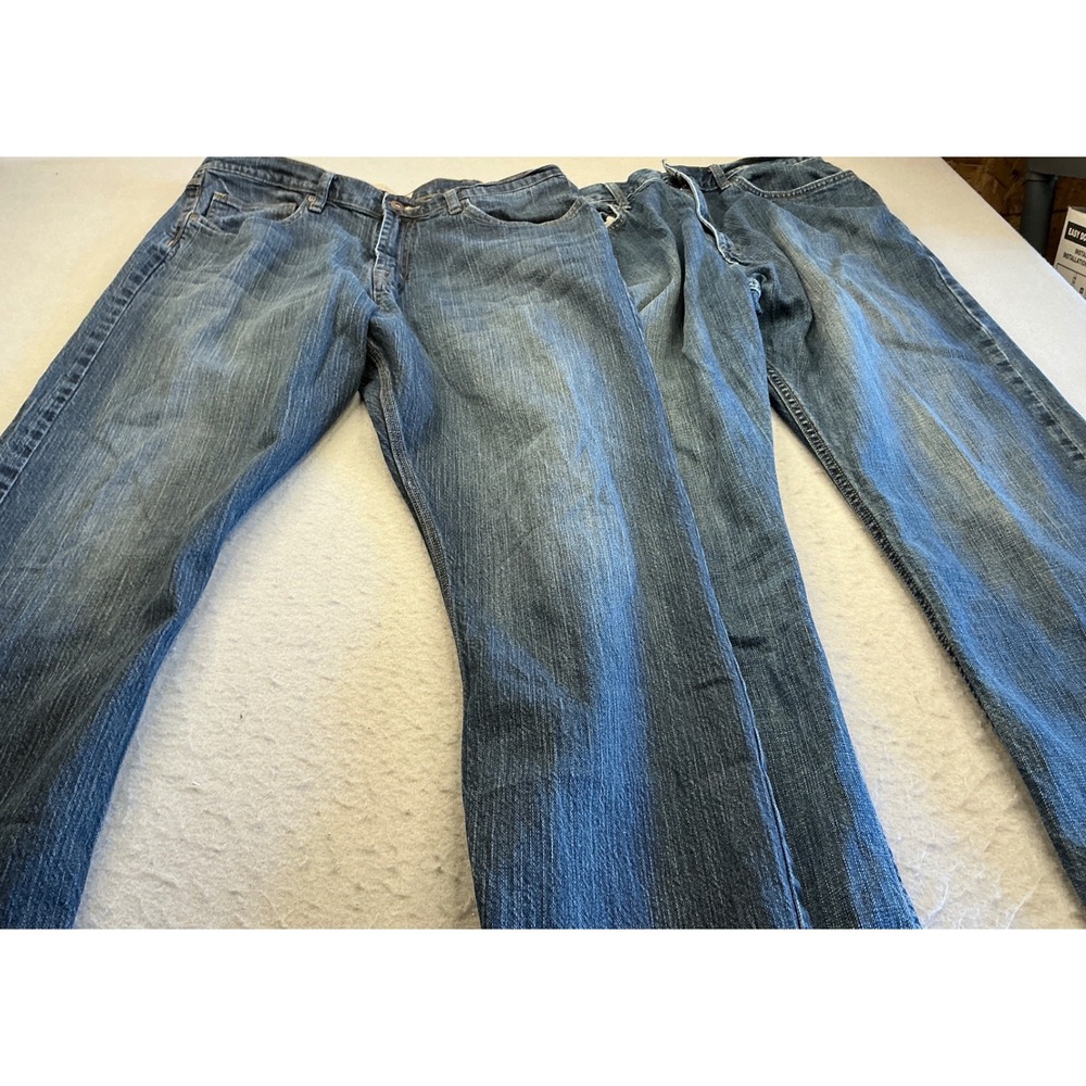 Pair Wrangler Jeans Co Mens Straight‎ Leg Denim Blue Wash Pants Casual Everyday